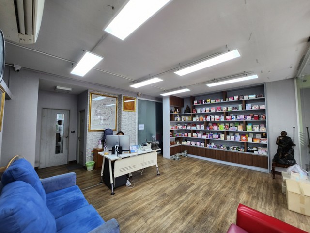 ขายอาคารพาณิชย์  :  บี สแควร์ พระราม 9-เหม่งจ๋าย กรุงเทพมหานคร