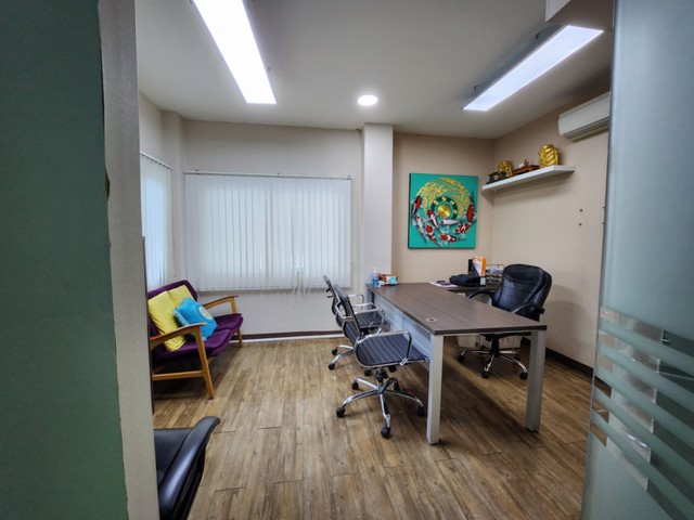 ขายอาคารพาณิชย์  :  บี สแควร์ พระราม 9-เหม่งจ๋าย กรุงเทพมหานคร