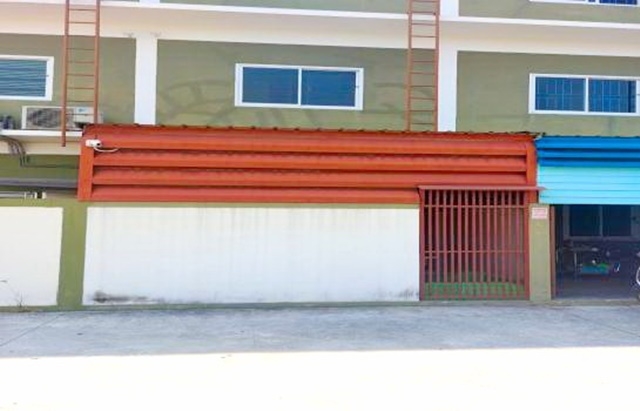 ดอนหัวฬ่อ 225ตรม. 3นอน  นิคมอมตะนครชลบุรี 23ตรว 3น้ำ จอดรถด้านหลัง 1แอร์ตลาดรัตนากร อาคารพาณิชย์ทำเลดี 3 ชั้น