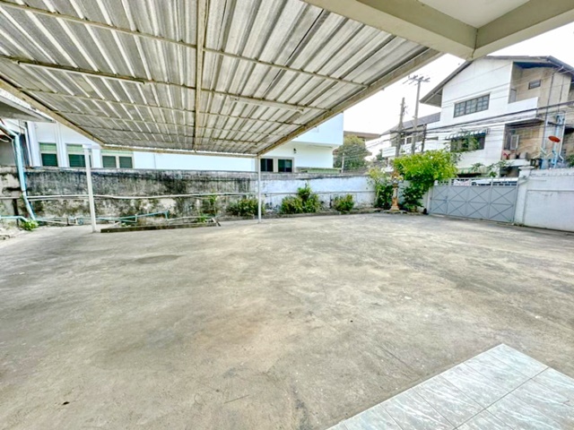 ให้เช่าบ้าน 2หลัง 3ชั้น 136 ตรว.ถูกสุดลดครั้งที่3 MRT คลองเตย เย็นอากาศ  805ตรม. 9นอน 9น้ำ สวนเบญจกิติ  ลุมพินี