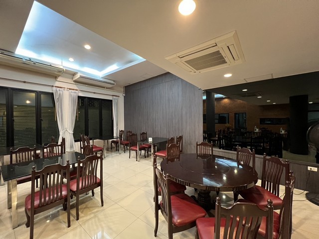 อาคารพาณิชย์ 4.5 ชั้น ติดถนนศรีนครินทร์ : 95 ตร.ว. 1,008  ตร.ม., ตกแต่งสวย เหมาะสำหรับทำธุรกิจ