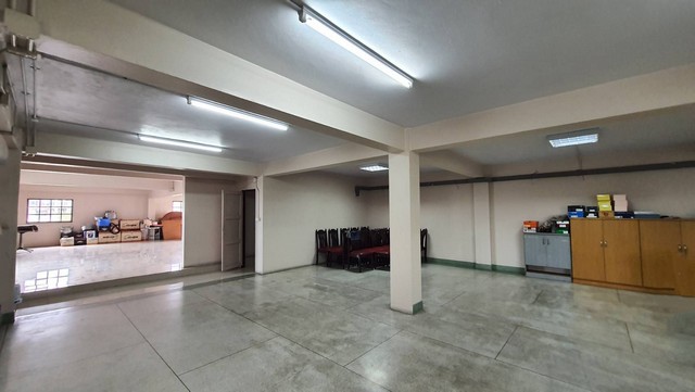 อาคารพาณิชย์ 4.5 ชั้น ติดถนนศรีนครินทร์ : 95 ตร.ว. 1,008  ตร.ม., ตกแต่งสวย เหมาะสำหรับทำธุรกิจ