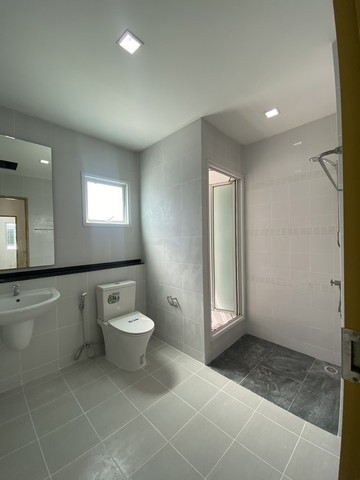 For Sales : Kohkeaw, 2-Storey Town House, 3 Bedrooms 2 Bathrooms