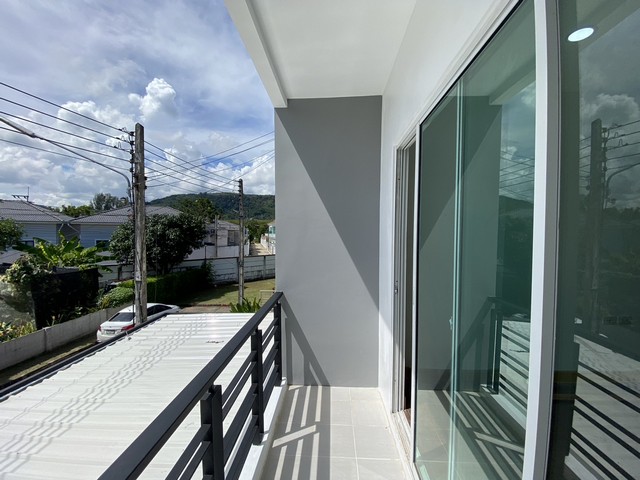 For Sales : Kohkeaw, 2-Storey Town House, 3 Bedrooms 2 Bathrooms