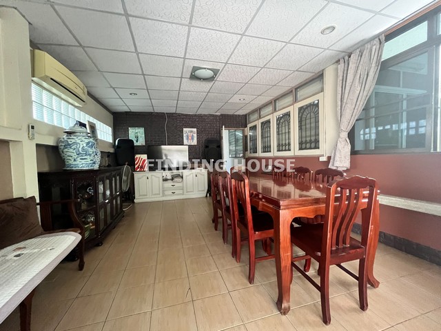 ขายที่ดินพร้อมบ้านเดี่ยว 1 ชั้น ลาดประเค้า ซอย 5 เนื้อที่ 200 ตร.ว. 4 นอน 1 น้ำ ถนนลาดปลาเค้า เขตลาดพร้าว กทม.