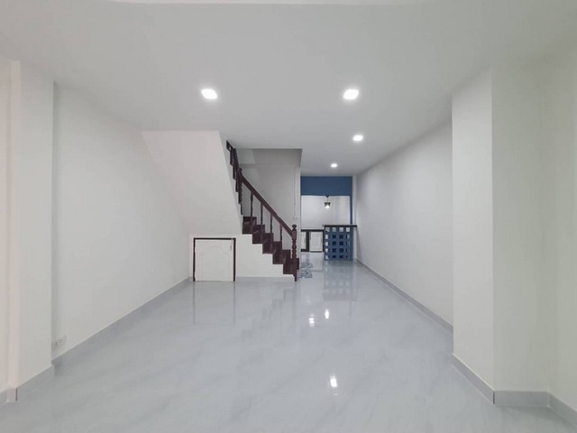 ทาวน์เฮาส์ 2 ชั้น หมู่บ้าน เมืองประชา ซอย หทัยราษฎร์ 37 คลองสามวา กรุงเทพฯ 