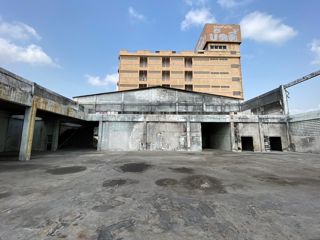 ขายโรงงานพร้อมอาคารสำนักงาน 6 ชั้น เนื้อที่ 2 ไร่ 3 งาน มีใบอนุญาติ รง.4 ซอยกิ่งแก้ว ถนนบางพลี-กิ่งแก้ว