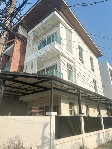 C3973 ขายทาวน์โฮม 3 ชั้น ถนนลาดพร้าว71 ซอยสังคมสงเคราะห์11 หลังมุม ใกล้เลียบด่วน