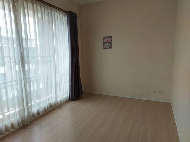 C3972 ขายทาวน์โฮม 3 ชั้น โครงการบ้านกลางเมือง โชคชัย 4 ซอย 50 ย่านโชคชัย 4