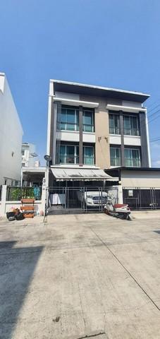 C3972 ขายทาวน์โฮม 3 ชั้น โครงการบ้านกลางเมือง โชคชัย 4 ซอย 50 ย่านโชคชัย 4