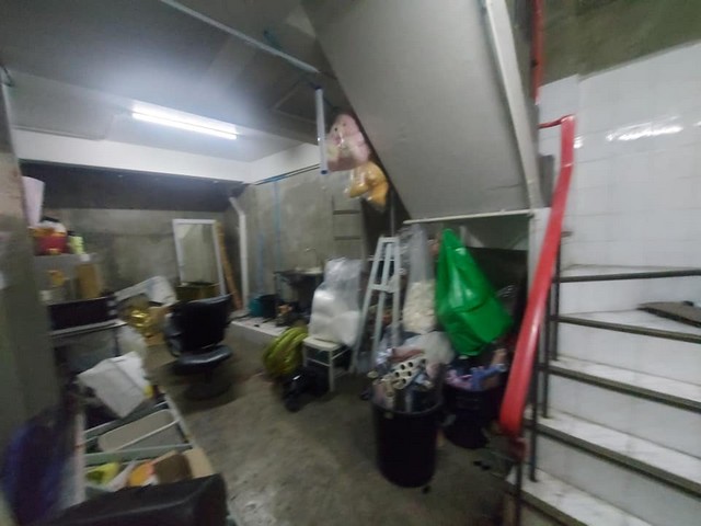 ให้เช่า อาคารพาณิชย์ 3ชั้น ติดถนนสุขุมวิท63 ซอยเอกมัย19 ต่อเติมหลังคาดาดฟ้า 3 ห้องนอน 3ห้องน้ำ