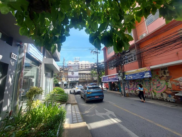 ให้เช่า อาคารพาณิชย์ 3ชั้น ติดถนนสุขุมวิท63 ซอยเอกมัย19 ต่อเติมหลังคาดาดฟ้า 3 ห้องนอน 3ห้องน้ำ