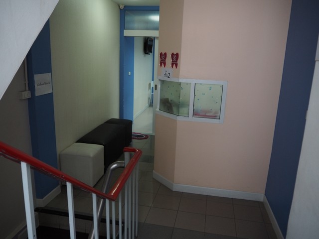 ขายอาคารพาณิชย์ 5 ชั้น พร้อมผู้เช่า ริมถนนรามคำแหง 27 ใกล้ MRT สถานีรามคำแหง