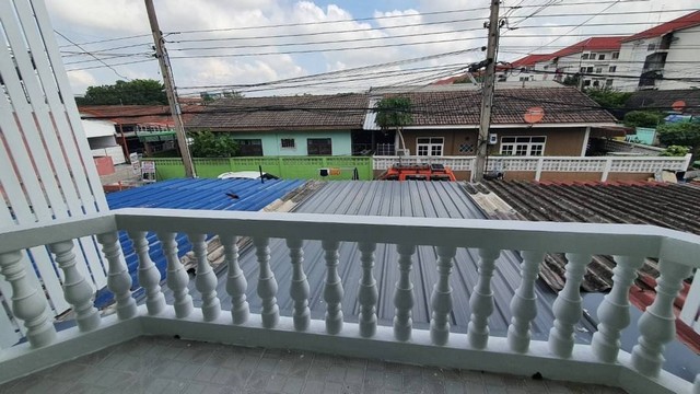 ทาวน์เฮ้าส์ 2 ชั้น หมู่บ้านเทพบัวทอง หัวถนน ทางไปชัยพฤกษ์ ออกไปแจ้งวัฒนะหรือเข้าเมืองไปกาญจนาภิเษก