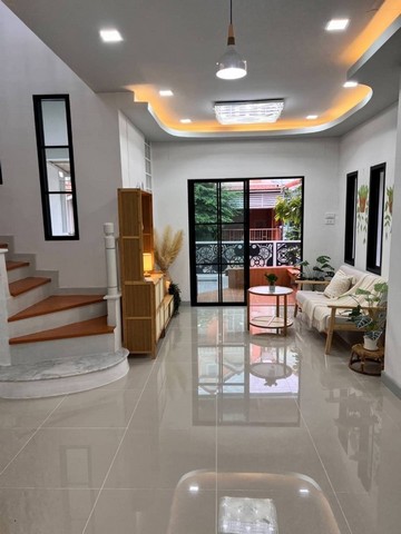 หมู่บ้านวรารักษ์ รังสิต คลอง3 หน้าบ้าน​หันทางทิศ​เหนือ​