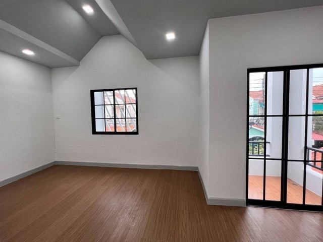 หมู่บ้านวรารักษ์ รังสิต คลอง3 หน้าบ้าน​หันทางทิศ​เหนือ​