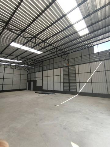 EPL-WH0562 ให้เช่าโกดัง ใกล้เซ็นทรัลอีสวิลล์ ลาดพร้าว71 ขนาด 240ตรม. 120ตรว.ห้องน้ำ2 ไฟฟ้า3เฟส โกดังสูง 6 เมตร  รถใหญ่6-10ล้อเข้าออกได้