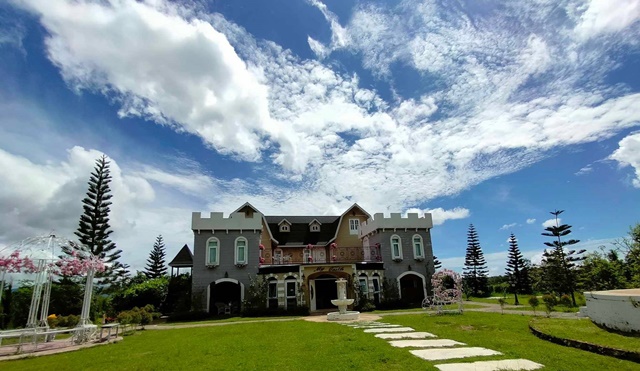 คฤหาสน์ ปราสาท 2 ชั้น รีสอร์ท ทำเลดี สไตล์ยุโรป เพชรบูรณ์ เฟอร์ครบ 3ไร่ 2งาน 800 ตรม. 6นอน 10น้ำ จอดรถได้หลายคัน 6แอร์ เขาค้อ 