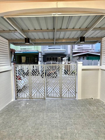หมู่บ้านนริศา  หลังบ้านไม่ติดใคร  ทาวน์เฮ้าส์ 2 ชั้น  ตกเเต่งใหม่พร้อมอยู่ 