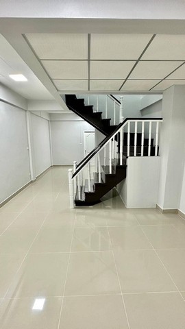 หมู่บ้านนริศา  หลังบ้านไม่ติดใคร  ทาวน์เฮ้าส์ 2 ชั้น  ตกเเต่งใหม่พร้อมอยู่ 