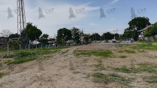 ขาย ที่ดินเปล่าพร้อมบ้านเล็ก 1 หลัง ทำเลดี ใกล้ถนนใหญ่หลายเส้น ใกล้หน่วยงานราชการ ใกล้ห้างสรรพสินค้า ต.ลำโพ อ.บางบัวทอง นนทบุรี