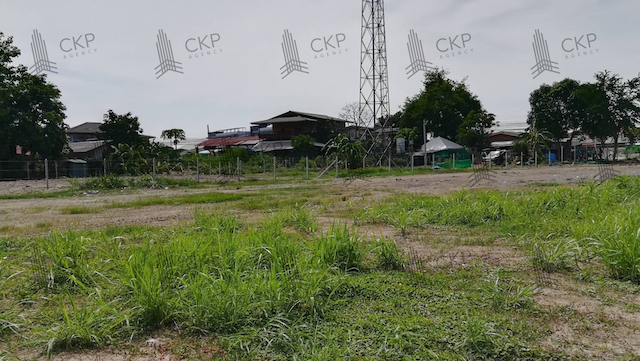 ขาย ที่ดินเปล่าพร้อมบ้านเล็ก 1 หลัง ทำเลดี ใกล้ถนนใหญ่หลายเส้น ใกล้หน่วยงานราชการ ใกล้ห้างสรรพสินค้า ต.ลำโพ อ.บางบัวทอง นนทบุรี