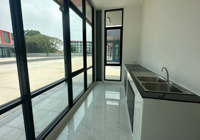 ให้เช่าพื้นที่ เก็บสินค้า ธุรกิน สำนักงาน โชว์รูม ติดถนน บางนา กม 7 ขนาด 588 ตรม สร้างใหม่ พร้อมอยุ่ ทำเลดี ใกล้เมกะบางนา ทางด่วน 