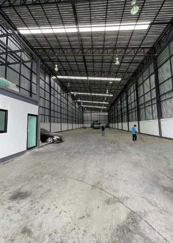 ให้เช่าโกดัง โรงงาน ย่านบางพลี พื้นที่  1,000 ตรม  ข้างหมู่บ้านสายรุ้ง ซอย ตรงข้ามหนามแดง-บางพลี46 