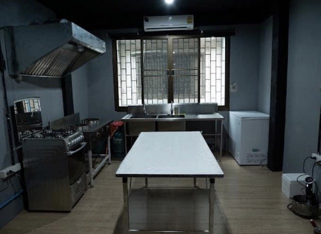 ด่วน กิจการที่เคยทำเป็นตึกแถวหนึ่งห้อง  อาคารพาณิชย์ 5 ชั้นมีดาดฟ้า สีลม บางรัก กรุงเทพ