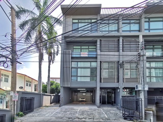 ประกาศขาย Townhome ดิสทริค ลาดพร้าว 16500000 บาท 3BEDROOM พท. 0 RAI 0 งาน 44 ตร.ว. ใกล้กับ - ราคาคุ้มสุดเวอร์