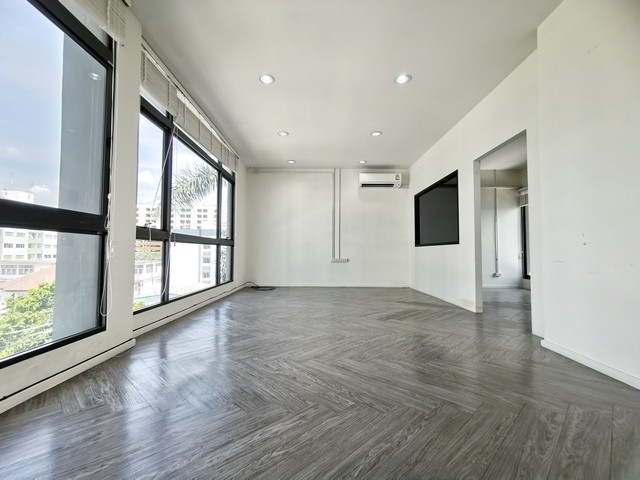 ประกาศขาย Townhome ดิสทริค ลาดพร้าว 16500000 บาท 3BEDROOM พท. 0 RAI 0 งาน 44 ตร.ว. ใกล้กับ - ราคาคุ้มสุดเวอร์