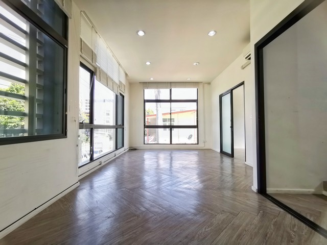 ประกาศขาย Townhome ดิสทริค ลาดพร้าว 16500000 บาท 3BEDROOM พท. 0 RAI 0 งาน 44 ตร.ว. ใกล้กับ - ราคาคุ้มสุดเวอร์