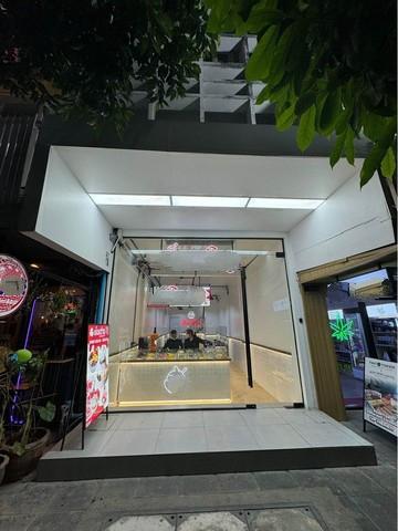 ให้เช่าอาคารพาณิชย์ 5 ชั้น ถนนสุขุมวิท ใกล้BTSทองหล่อ พื้นที่ใช้สอย 300 ตรม. 2 ห้องนอน 4 ห้องน้ำ ตกแต่งแล้ว เหมาะทำธุรกิจ คลินิก ร้านอาหาร