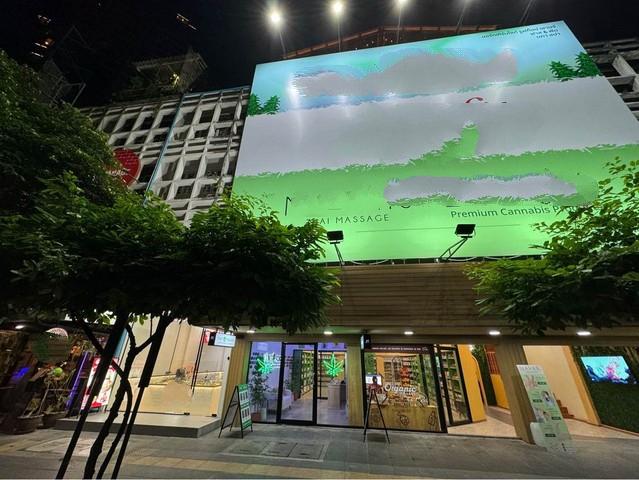 ให้เช่าอาคารพาณิชย์ 5 ชั้น ถนนสุขุมวิท ใกล้BTSทองหล่อ พื้นที่ใช้สอย 300 ตรม. 2 ห้องนอน 4 ห้องน้ำ ตกแต่งแล้ว เหมาะทำธุรกิจ คลินิก ร้านอาหาร