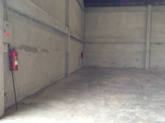 โกดังให้เช่า 1,300 ตารางเมตร  จังหวัด นครปฐม ใกล้ถนนเพชรเกษม ใกล้โตโยต้านครปฐม