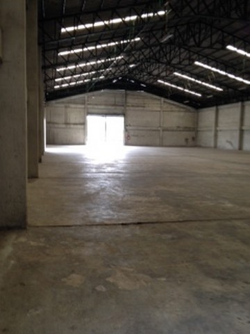 โกดังให้เช่า 1,300 ตารางเมตร  จังหวัด นครปฐม ใกล้ถนนเพชรเกษม ใกล้โตโยต้านครปฐม