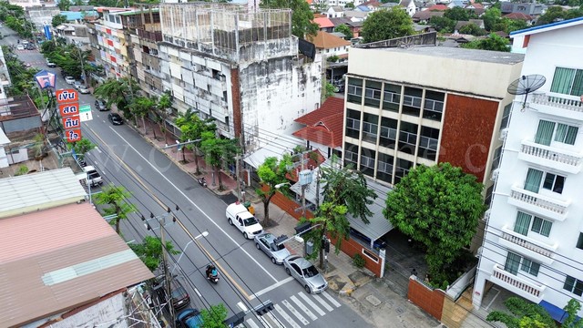 ขายที่ดินใจกลางเมือง ติดถนน เขตดุสิต พร้อมอาคาร 2 หลัง ใกล้ โรงเรียนจิตรลดา