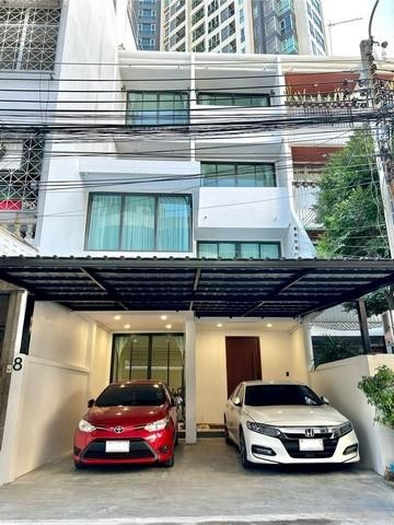  PB3466 ขายทาวน์โฮม 4 ชั้น ขนาด 36 ตารางวา ย่านสาทร ใกล้ BTS สะพานตากสิน เดินทางสะดวก