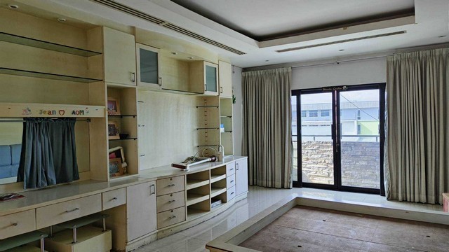 ขาย/เช่า อาคารสำนักงาน+โกดัง 5 ชั้น ซอย รามคำแหง 118 แยก 42-2 ถนน รามคำเเหง แขวงสะพานสูง เขตสะพานสูง,กรุงเทพมหานคร 