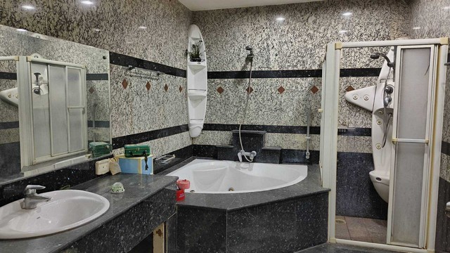 ขาย/เช่า อาคารสำนักงาน+โกดัง 5 ชั้น ซอย รามคำแหง 118 แยก 42-2 ถนน รามคำเเหง แขวงสะพานสูง เขตสะพานสูง,กรุงเทพมหานคร 