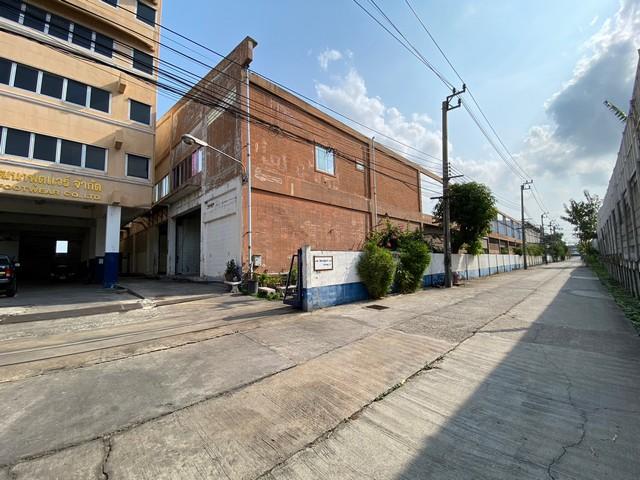 ขายโรงงานพร้อมอาคารสำนักงาน 6 ชั้น ซอยกิ่งแก้ว ถนนบางพลี-กิ่งแก้ว เนื้อที่ 2 ไร่ 3 งาน พื้นที่ใช้งานรวม 4,112 ตรม.มีใบอนุญาติ รง.4 