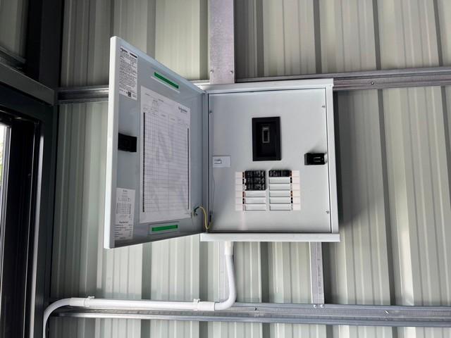 ให้เช่าโกดัง  ย่านโชคชัย4 ลาดพร้าววังหิน  พื้นที่ใช้สอยรวม 380 ตารางเมตร ใกล้MRTโชคชัย4 ภายในเคลือบผิวพื้นอย่างดีด้วย epoxy แบบเงา 