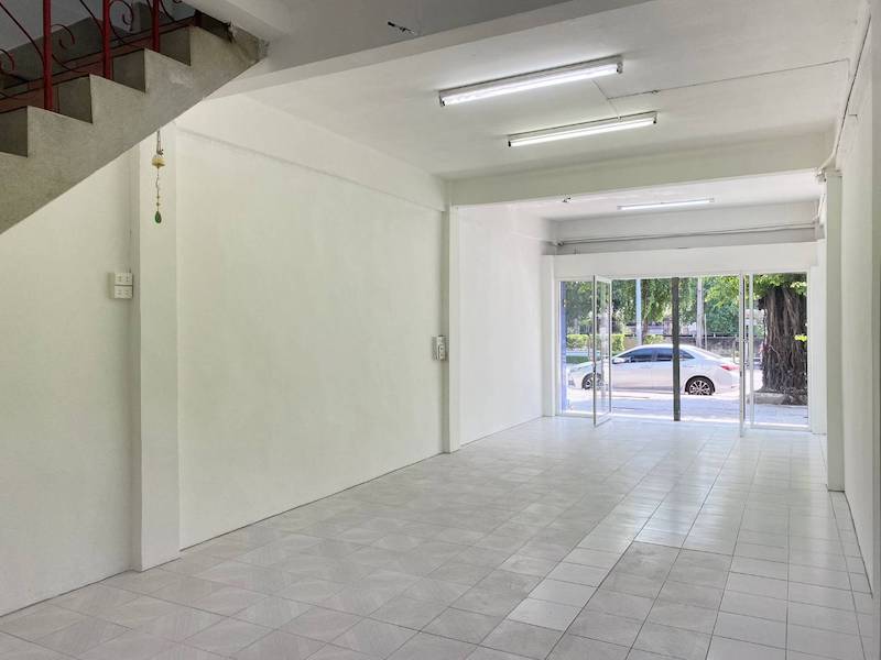 BH2500 ให้เช่าอาคารพาณิชย์ 3 ชั้น รีโนเวทใหม่ ถนนประชาชื่น​ เหมาะสำหรับค้าขาย, ทำธุรกิจ ใกล้ SRT บางซ่อน (สายสีแดงอ่อน) 