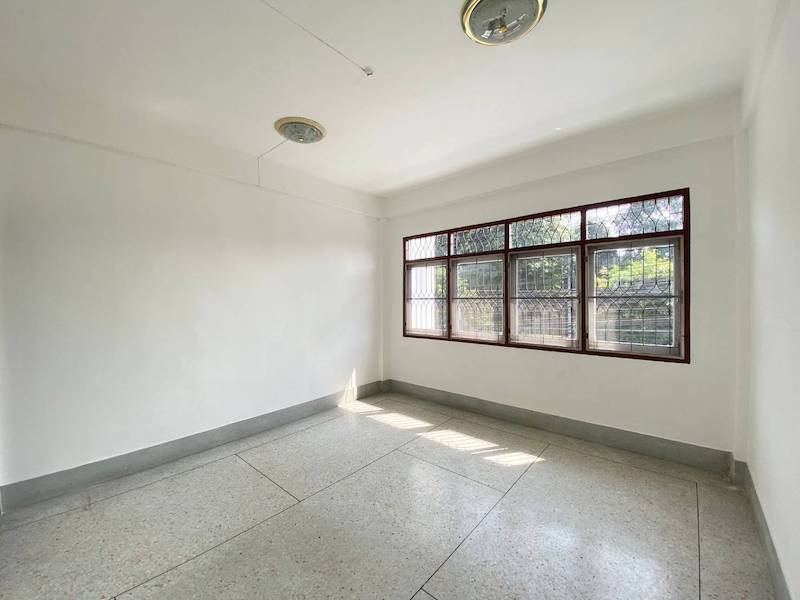 BH2500 ให้เช่าอาคารพาณิชย์ 3 ชั้น รีโนเวทใหม่ ถนนประชาชื่น​ เหมาะสำหรับค้าขาย, ทำธุรกิจ ใกล้ SRT บางซ่อน (สายสีแดงอ่อน) 