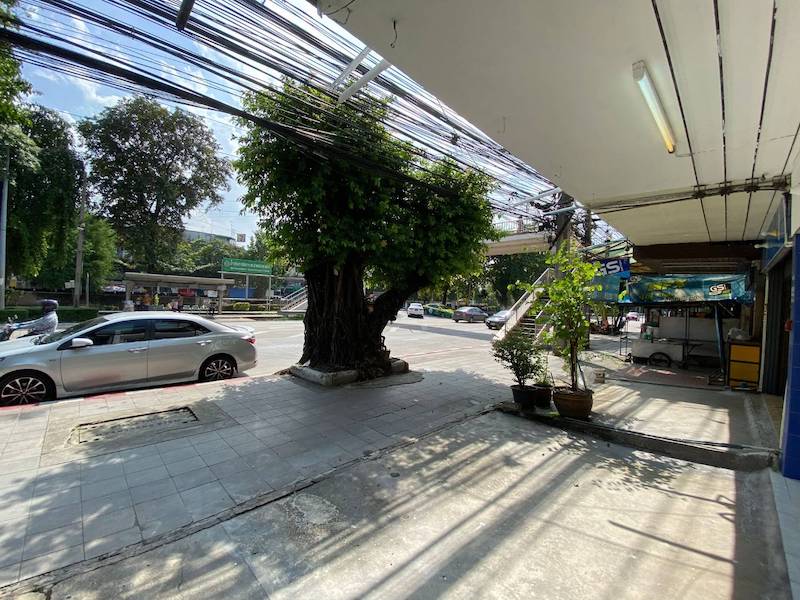 BH2500 ให้เช่าอาคารพาณิชย์ 3 ชั้น รีโนเวทใหม่ ถนนประชาชื่น​ เหมาะสำหรับค้าขาย, ทำธุรกิจ ใกล้ SRT บางซ่อน (สายสีแดงอ่อน) 