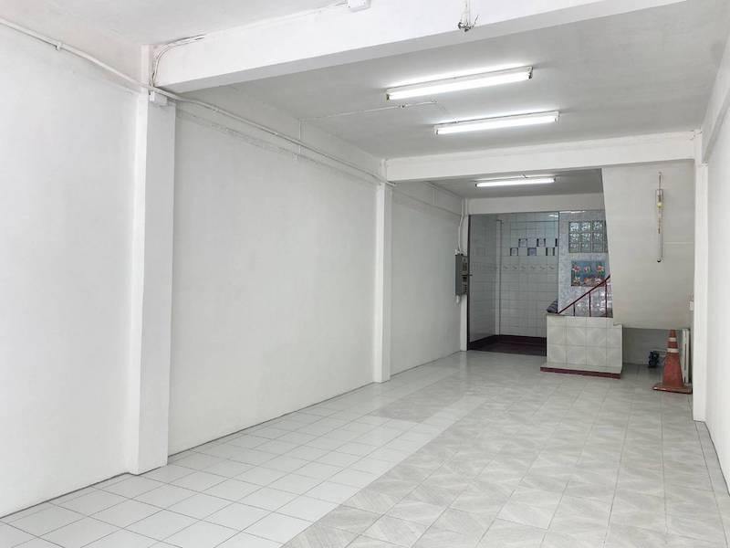 BH2500 ให้เช่าอาคารพาณิชย์ 3 ชั้น รีโนเวทใหม่ ถนนประชาชื่น​ เหมาะสำหรับค้าขาย, ทำธุรกิจ ใกล้ SRT บางซ่อน (สายสีแดงอ่อน) 