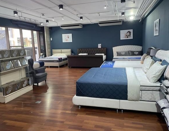 ให้เช่าพื้นที่ชั้น 1 อาคาร The emprio place พื้นที่ 220 ตรม. ติดถนนสุขุมวิท 24 ใกล้ BTS พร้อมพงษ์