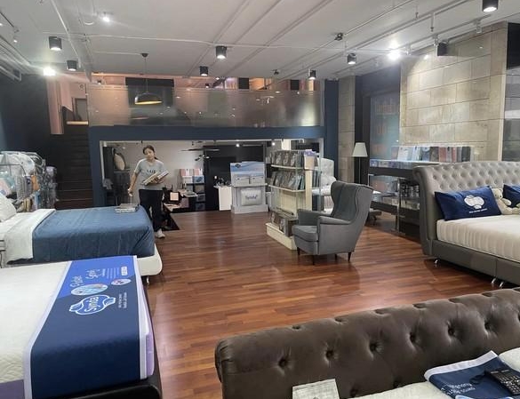 ให้เช่าพื้นที่ชั้น 1 อาคาร The emprio place พื้นที่ 220 ตรม. ติดถนนสุขุมวิท 24 ใกล้ BTS พร้อมพงษ์