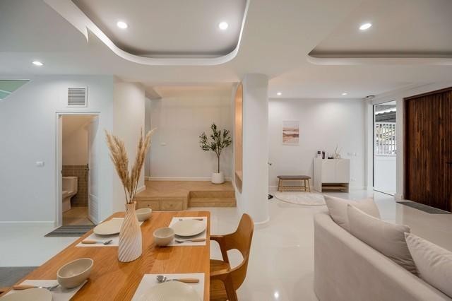PB3488 ขายทาวน์โฮม 2 ชั้น ซอยปรีดี พนมยงค์ ตกแต่งสวย สไตล์ Modern Minimal บ้าน รีโนเวทใหม่ทั้งหลัง