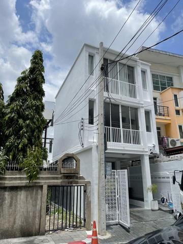 BS723 ขายอาคาร 3 ชั้น สร้างใหม่ เนื้อที่ 32.6 ใกล้มหาลัยหอการค้าไทย เดินทางสะดวกใกล้ถ.วิภาวดีรังสิต  